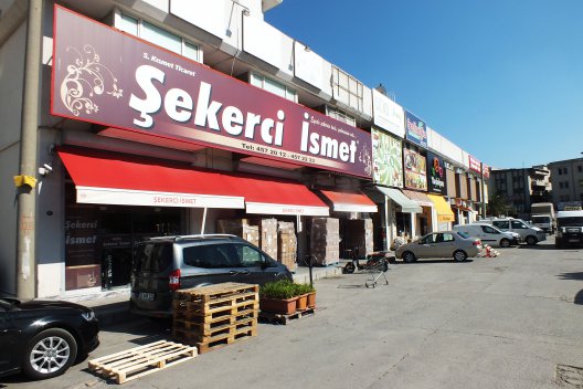 İZMİRDE ŞEKERCİ ,BEBEK ÇİKOLATALARI,ÇİKOLATACI, GIDA ÇARŞISINDA, ŞEKERCİ İSMET