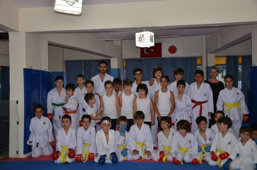 KARŞIYAKA, SPOR KULÜBÜ-ATAKENT BOSTANLI MAVİŞEHİR-KARATE VE BALE JİMNASTİK