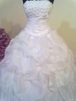 YEŞİLYURTA GELİNLİK, YEŞİLYURTTA MODA EVİ, KARABAĞLARDA GELİNLİK, EN UYGUN GELİNLİK