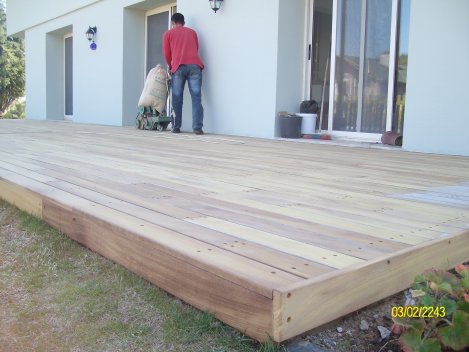 BORNOVA DECK, BORNOVA LAMİNE, BORNOVA MASİF, CİLA,  MASİF MERDİVEN VE PERGULE PARKECİ