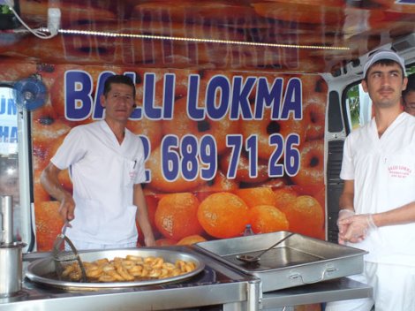 İZMİR, KARŞIYAKADA LOKMA, KARŞIYAKA LOKMACI, LOKMA DÖKÜMÜ, BALLI LOKMA