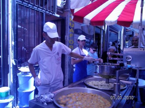 İZMİR, KARŞIYAKADA LOKMA, KARŞIYAKA LOKMACI, LOKMA DÖKÜMÜ, BALLI LOKMA