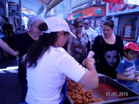 İZMİR, KARŞIYAKADA LOKMA, KARŞIYAKA LOKMACI, LOKMA DÖKÜMÜ, BALLI LOKMA