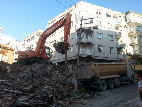 YAVUZ HAFRİYAT,İZMİR,BORNOVA HAFRİYAT İŞLERİ,BORNOVA TEMEL KAZI,DOLGU,YIKIM KIRIM İŞLERİ