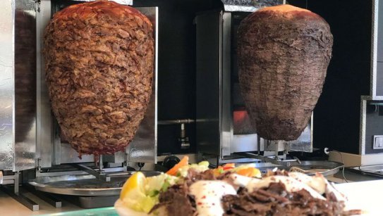 ÇİĞLİDE EN İYİ DÖNERCİ,ÇİĞLİ KÖMÜRDE SANDVİÇ,ÇİĞLİ TAVUK DÖNER,ÇİĞLİ AYVALIK TOSTU