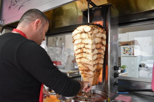 EFSANE DÖNERCİ GÜRSEL USTA -İZMİR TAVUK DÖNERCİ -MEŞHUR TAVUK DÖNER -SÜTTE TAVUK DÖNER